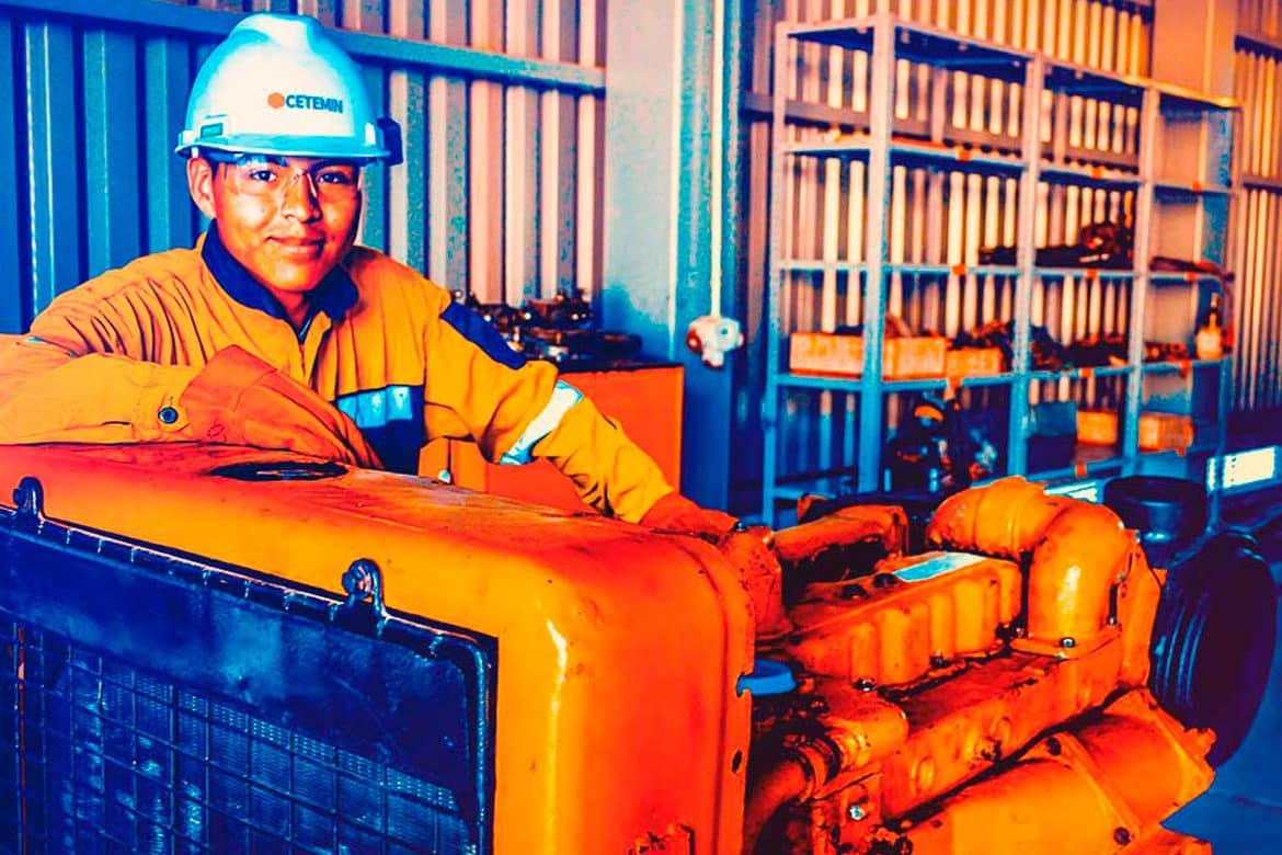 ¿Quieres estudiar Mantenimiento de Equipo Pesado? Conoce los requisitos