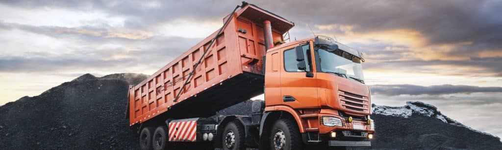 En este artículo conoceremos todo sobre los camiones dumper: para qué sirven, cómo funcionan, cuáles son sus tipos y sus aplicaciones en la industria minera y otras.